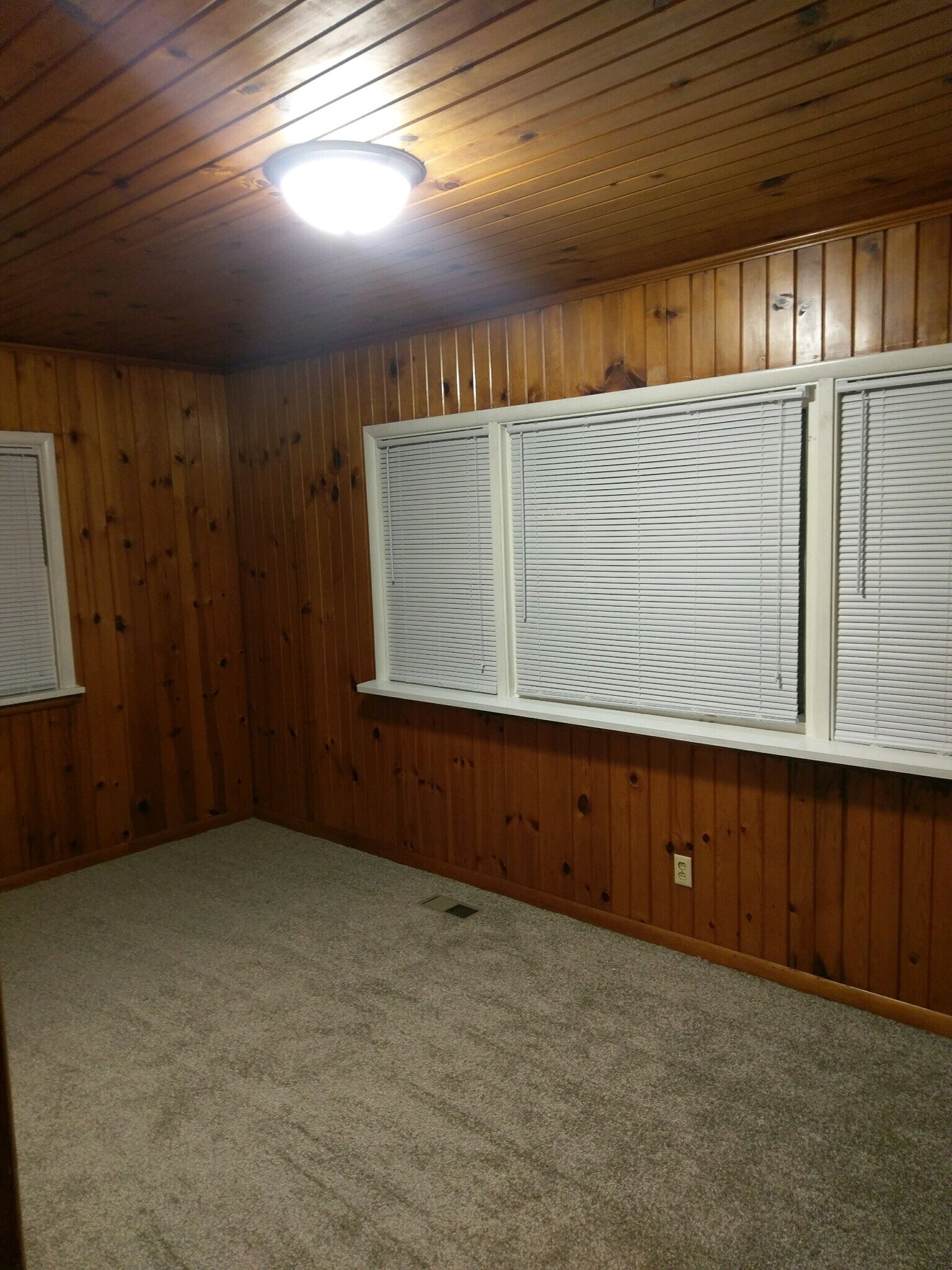 Bedroom 3 - 107 N Oak St