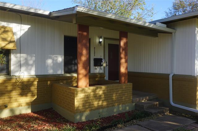 Building Photo - 2121 N Hickory St