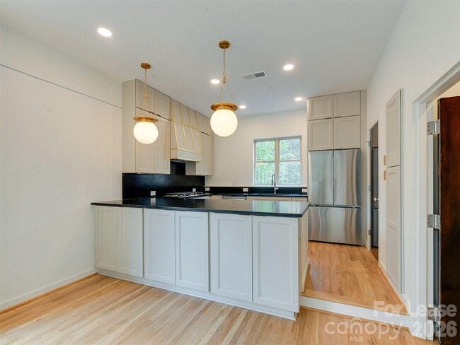 Building Photo - 1174 Park West Dr