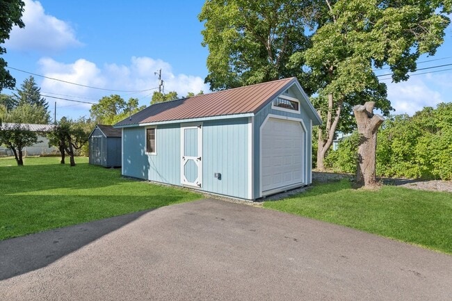 Building Photo - Charming 2 bedroom, 1 bath house