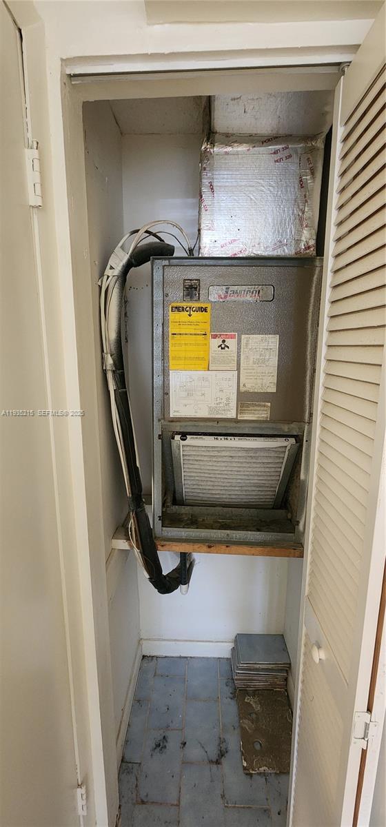 Building Photo - 6455 SW 33rd St