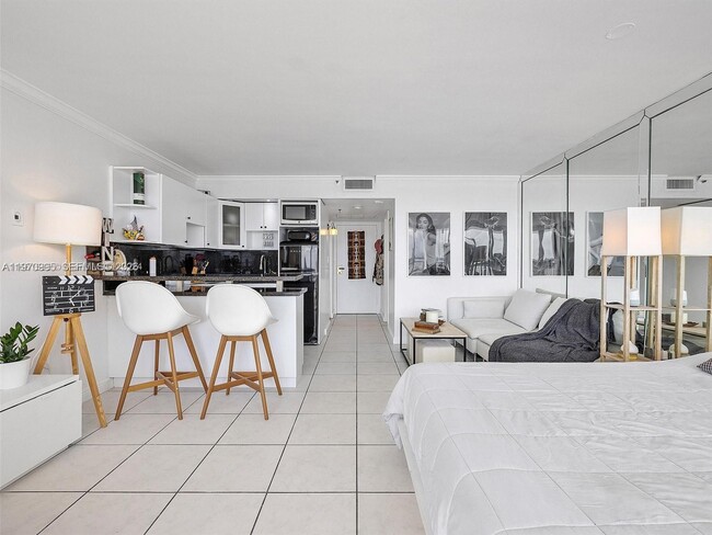 Building Photo - 555 NE 15th St