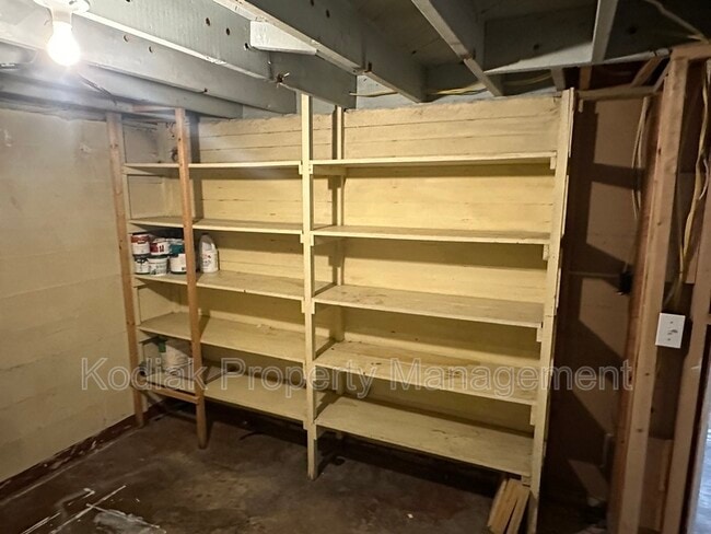 Building Photo - 172 S 200 E
