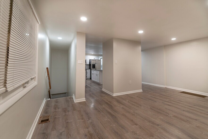 Building Photo - 18 N New St