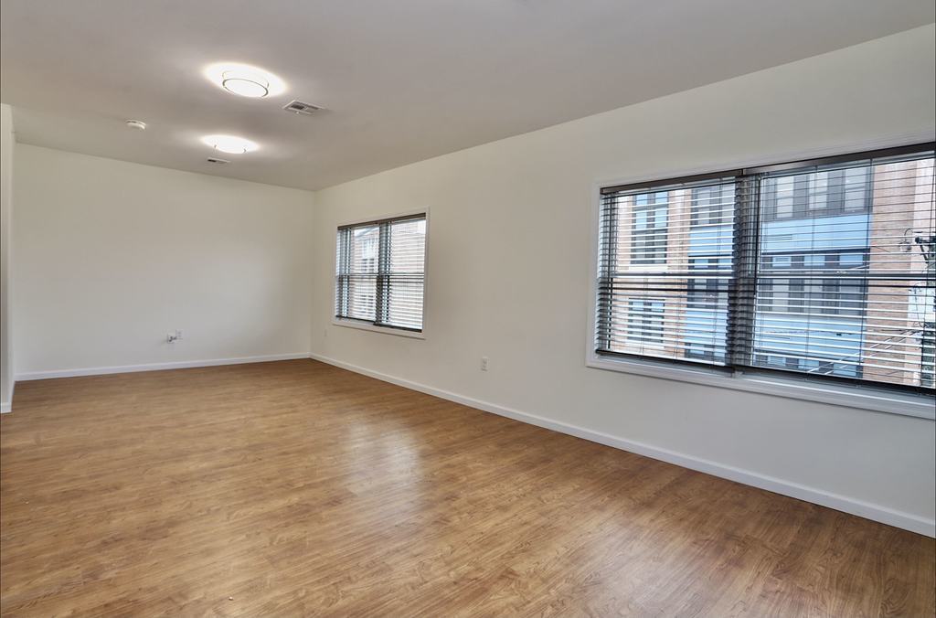 Building Photo - 143 Zabriskie St