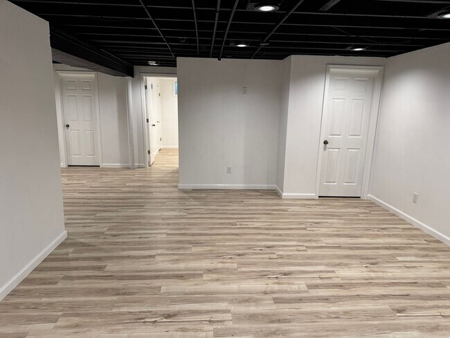 Building Photo - 209 W Royal Dr