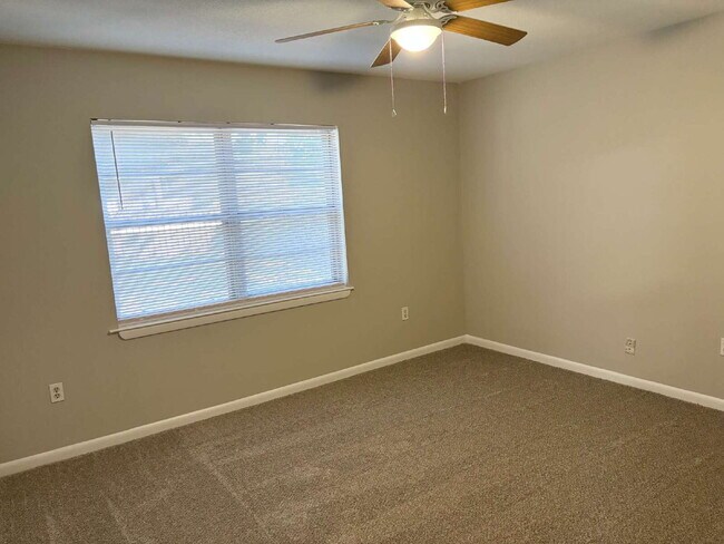 Building Photo - 41 Maple Ave