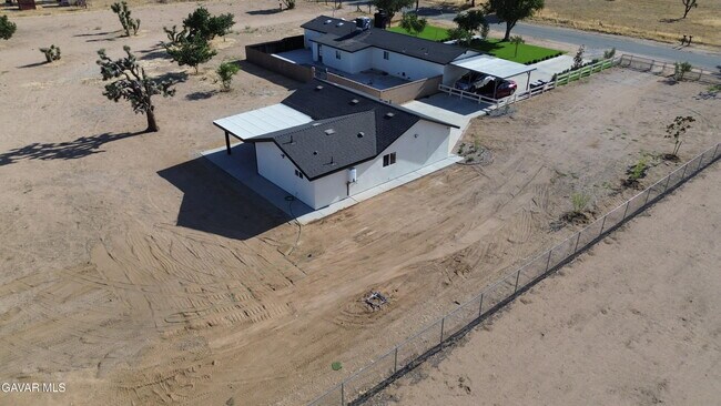 Building Photo - 40235 17th St W