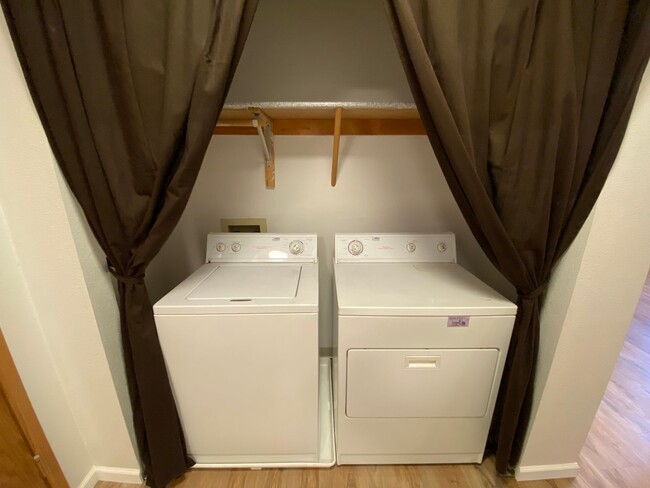 Building Photo - Beautifully maintained (3) bedroom, (2) ba...