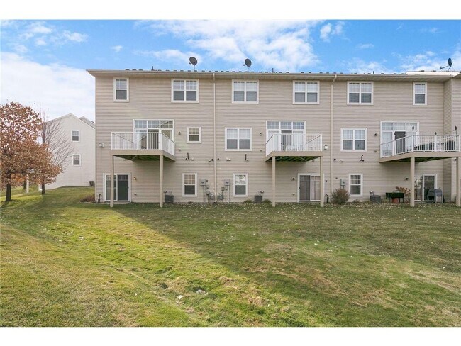 Building Photo - 5030 Fountain Lane N