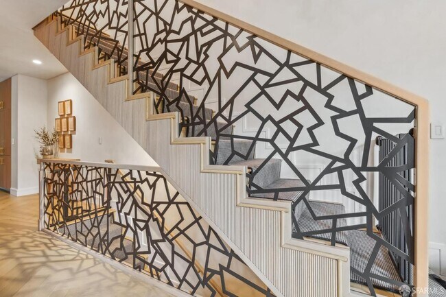 Building Photo - 7 Seymour St