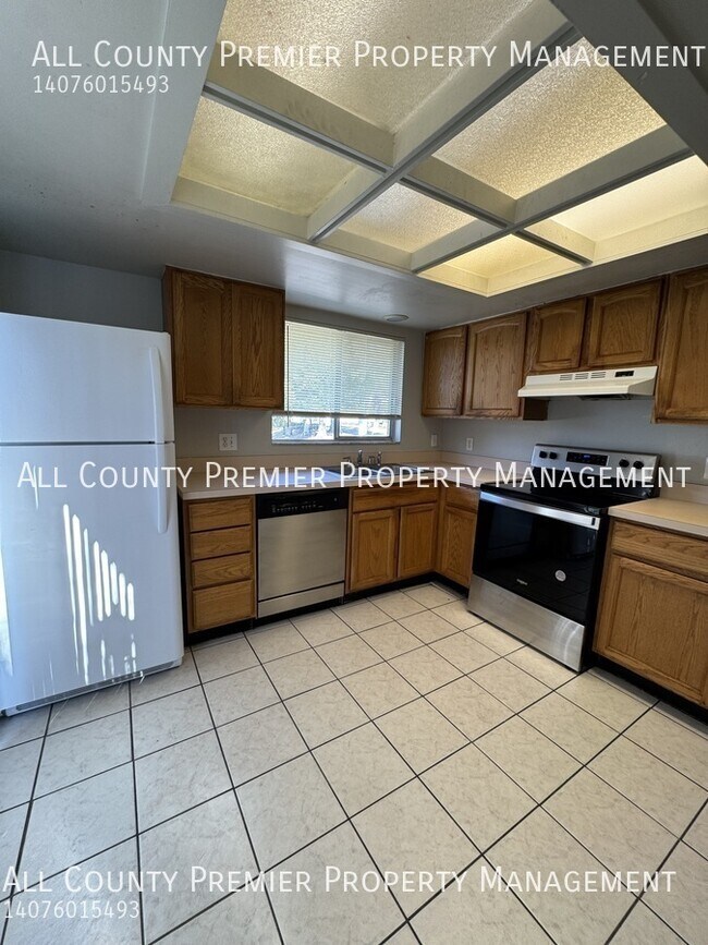Building Photo - 2264 Greenview Cir