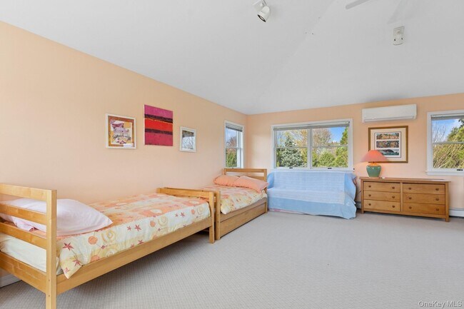 Building Photo - 8 Niamogue Ln