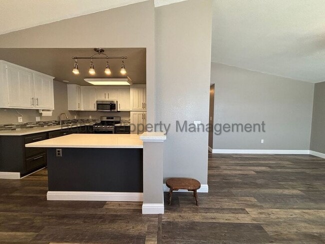 Building Photo - 2066 Southridge Ct