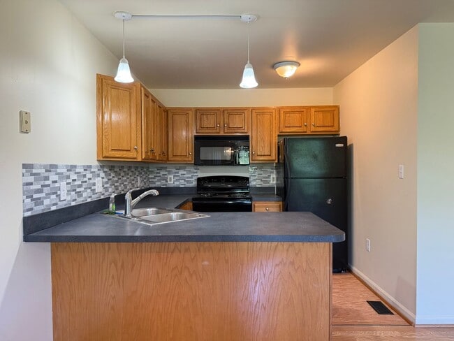 Building Photo - Beautiful 3-Bedroom Home in Penn Manor School District - Finished basement!