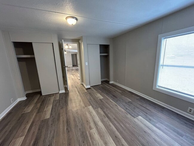 Building Photo - 97 White Oak Village