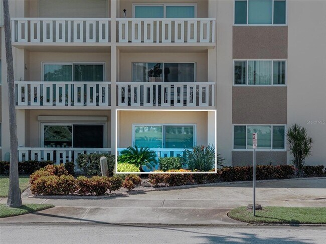 Building Photo - 1200 N Shore Dr NE