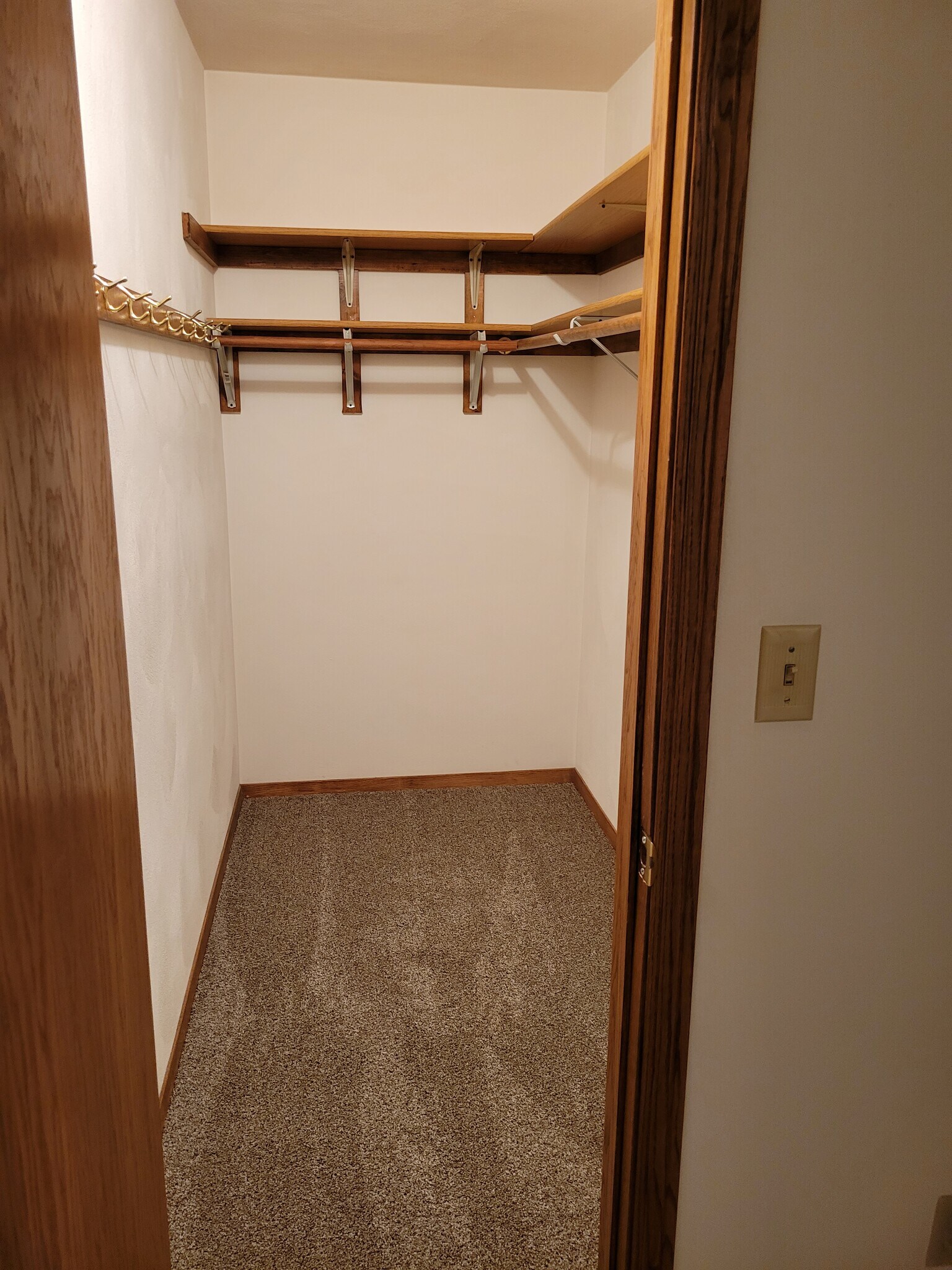 Upper Bed Closet - 2231 Cloudview Ct