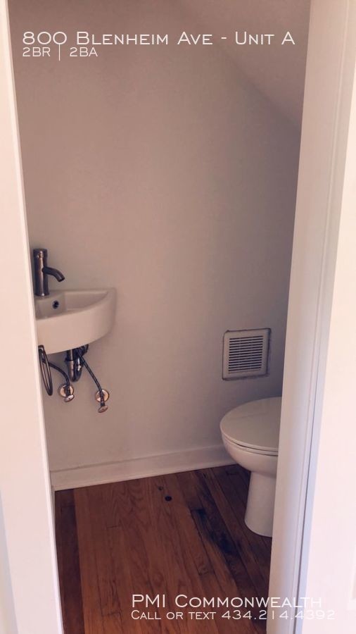 Building Photo - 2 Bed / 1.5 Bath Recently Remodeled