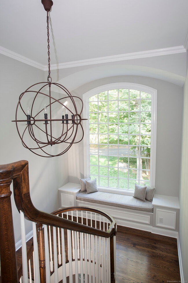 Building Photo - 38 Berndale Dr