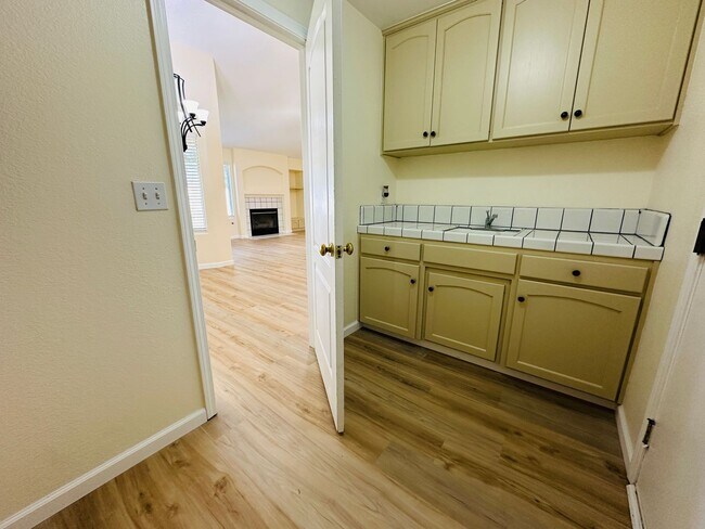 Building Photo - $2,450 - Maple & Teague - 3 Bed 2 Bath, Meridian Ave. Fresno