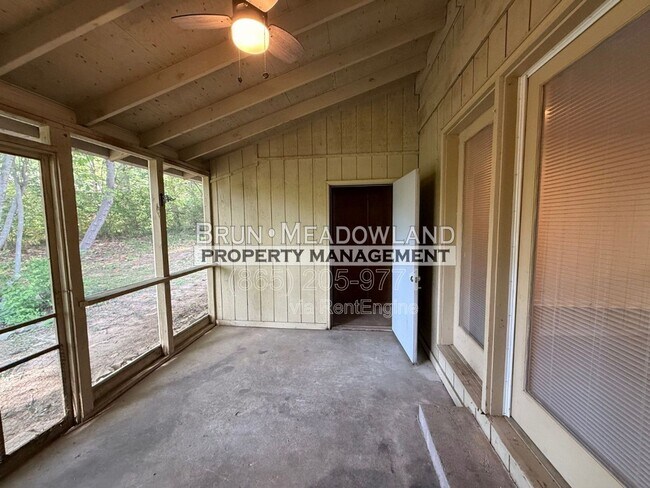 Building Photo - 10417 Victoria Dr