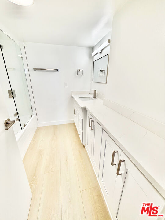 Building Photo - 468 S Roxbury Dr