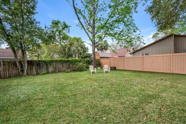 Building Photo - "Charming 3-Bedroom home in Fort Walton Be...