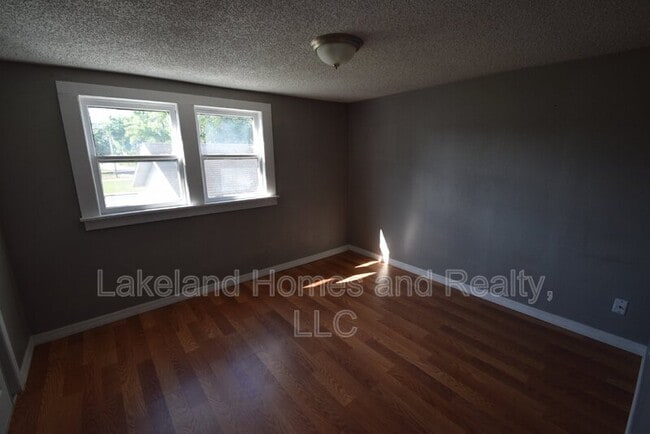 Building Photo - 1060 E Wabash St