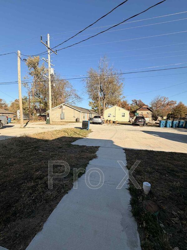 Building Photo - 1413 S Byers Ave