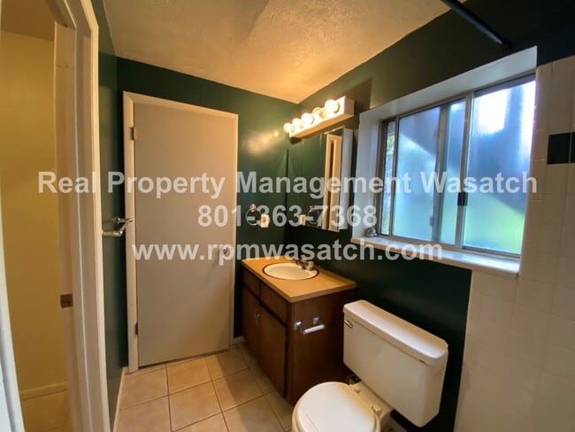 Building Photo - Look at This Cute 2 Bedroom 2 Bathroom Hom...