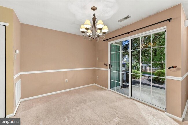 Building Photo - 722 Gilbert Pl