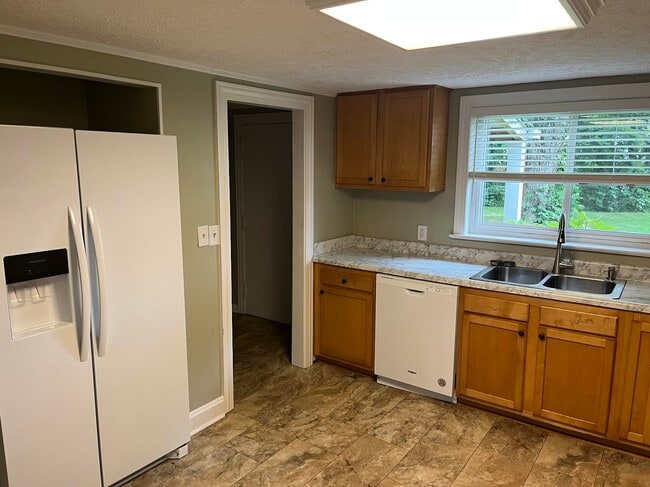 Building Photo - 304 Hillview Blvd