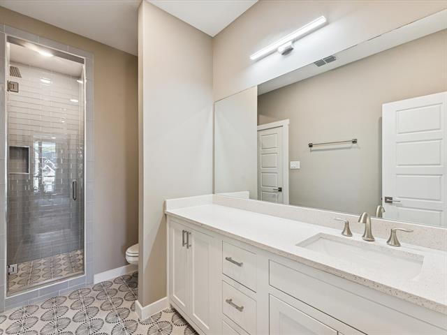 Building Photo - 914 St George Pl