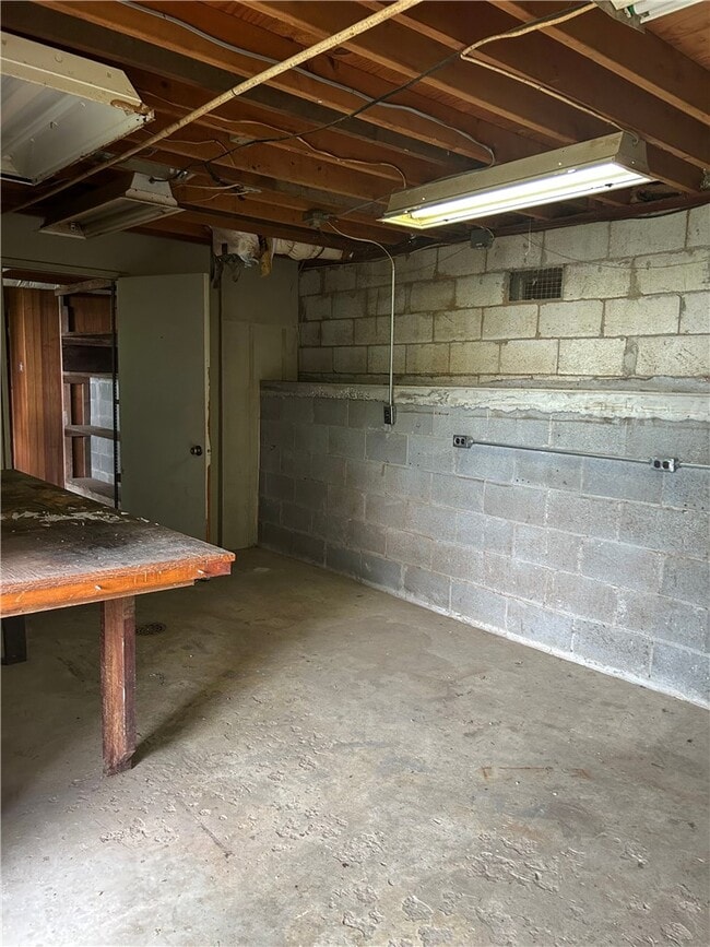 Building Photo - 21090 Greycliff Rd