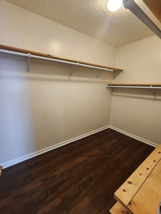 Building Photo - 24 Idus Ln