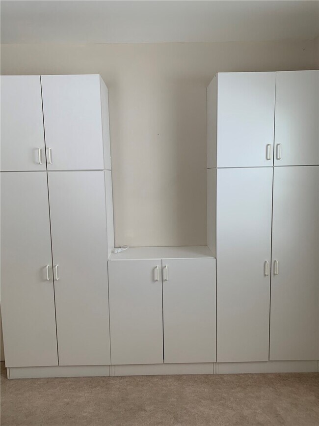 Building Photo - 26 Heron Way S