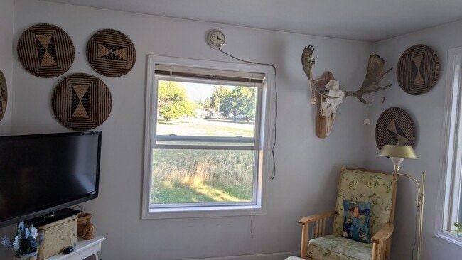 Building Photo - Our Western-Coastal Shabby Chic house Avai...