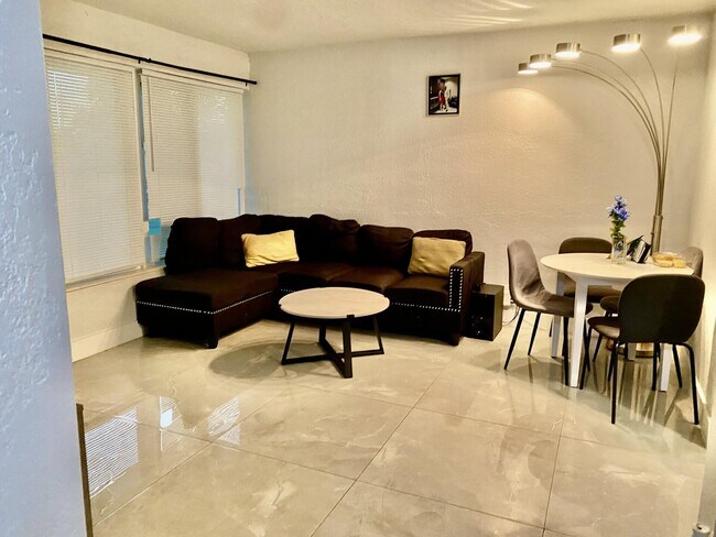 Building Photo - 1353 9th St