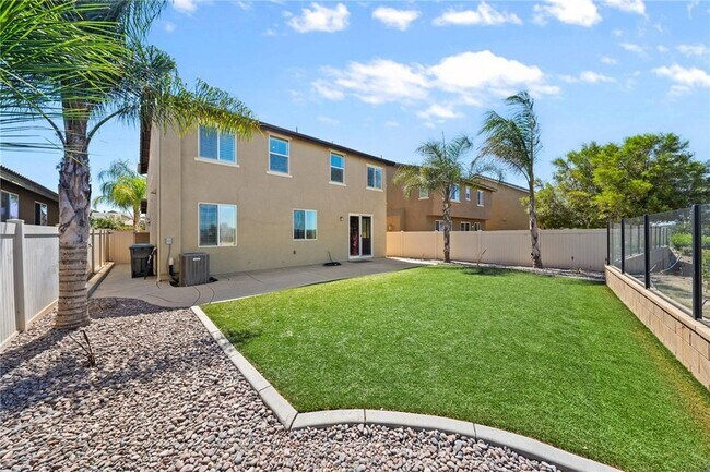 Building Photo - 37749 Fiesta Flower St