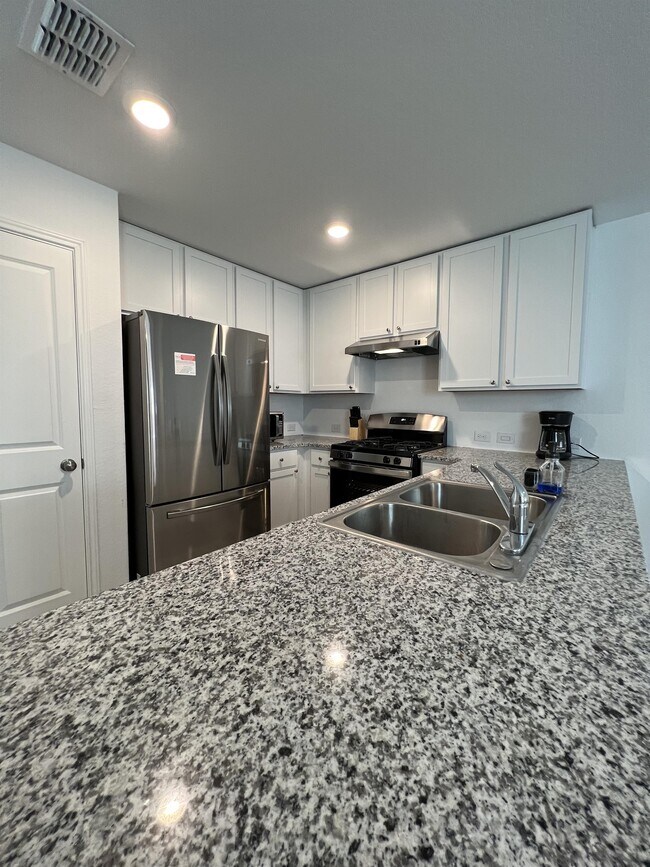 Building Photo - 8523 Grosbeak Cv