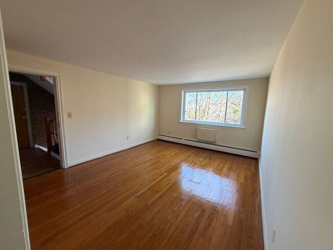 Building Photo - 132-134 Adelaide St.