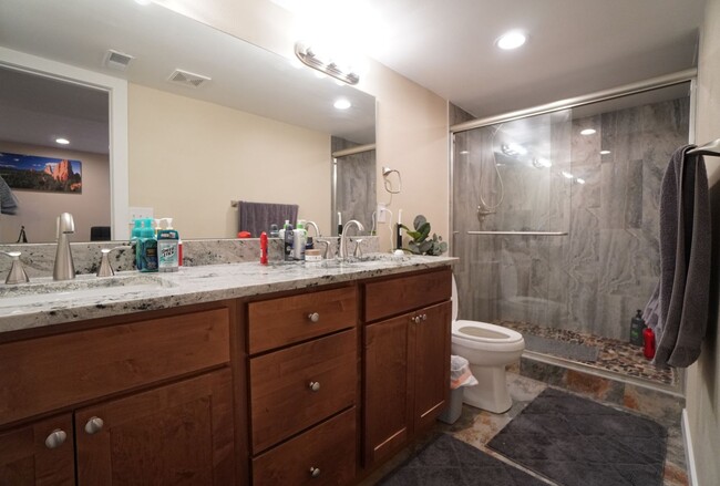 Building Photo - 7980 Camfield Cir