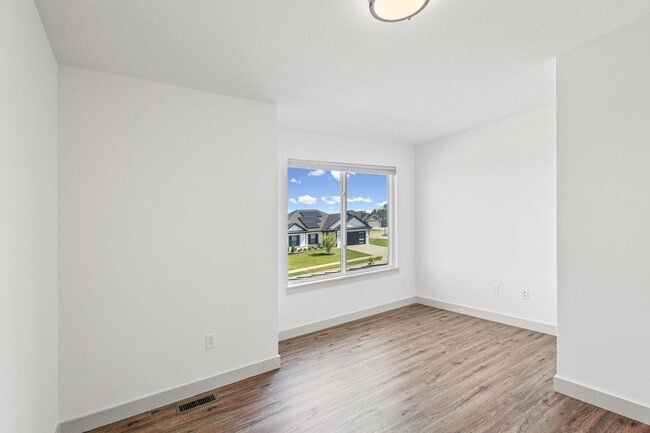 Building Photo - 3400 Naples Dr