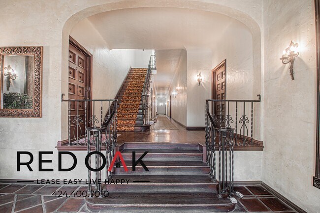 Building Photo - 180 S Sycamore Ave