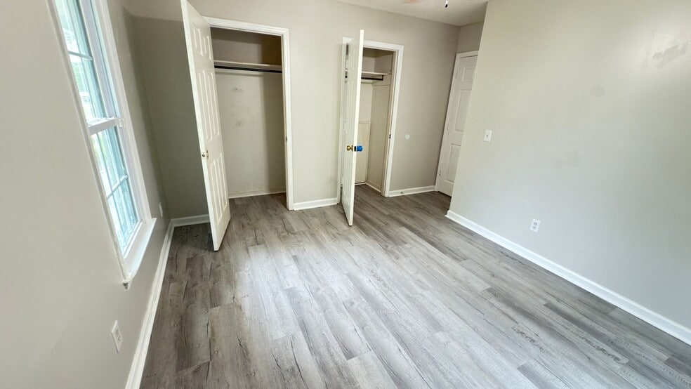Building Photo - 210 Cuddles Ct