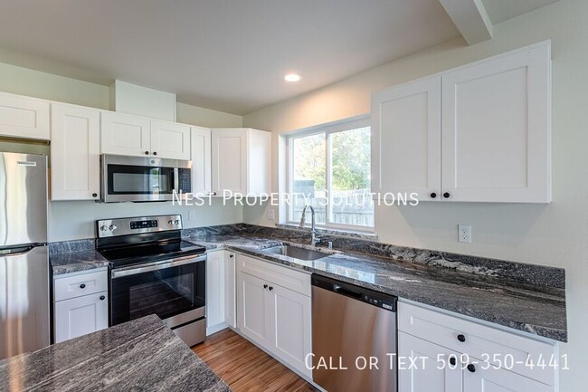 Building Photo - 1073 S Grand Dr