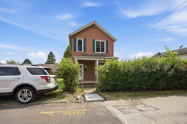 Building Photo - 827 Hinnerman St
