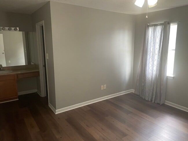 Building Photo - 122 Pebble Ct