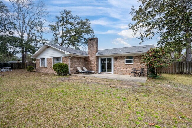 Building Photo - 510 Sioux Cir